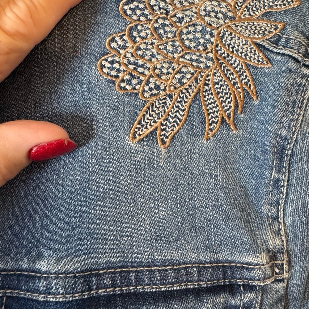 Max Jeans Blue Jean Jacket with Neutral Embroidery   LARGE        #X - Picture 3 of 8